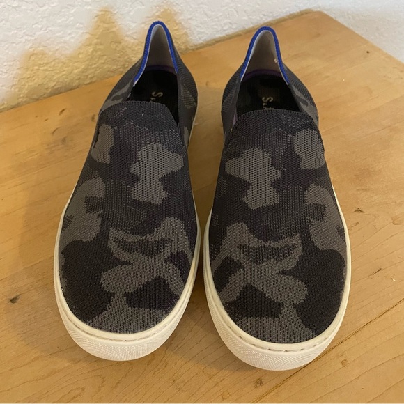 Rothy’s The Original Slip On Sneaker in Grey Camo - W8 - Picture 6 of 13